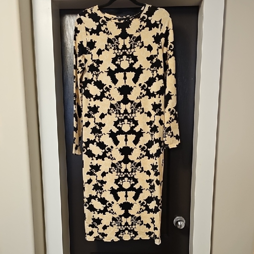 TOPSHOP Black and Cream Patterned Long Sleeve Dress